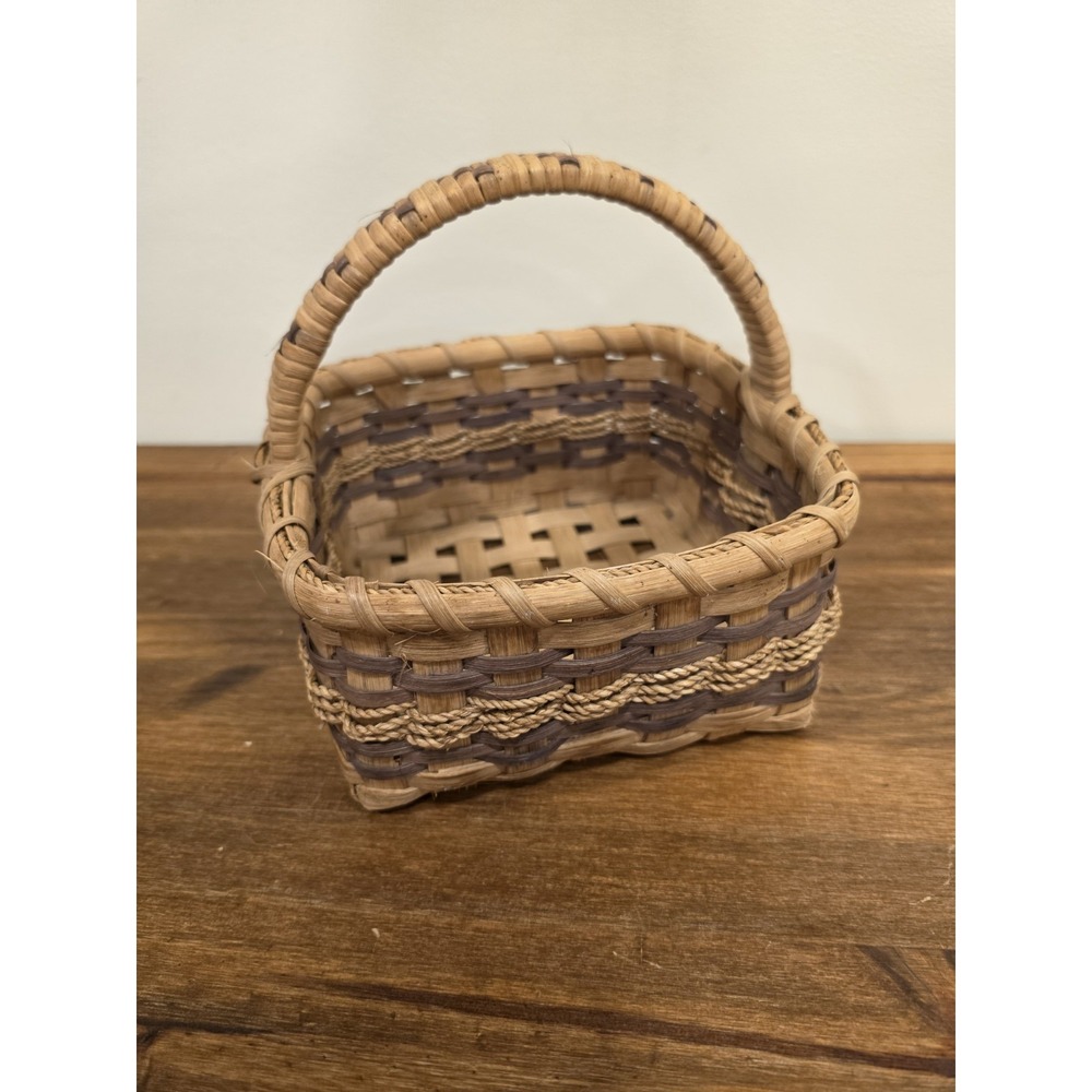 VTG Boho Woven Wicker Basket. Cottage Core Farmhouse Egg Collecting Basket Decor